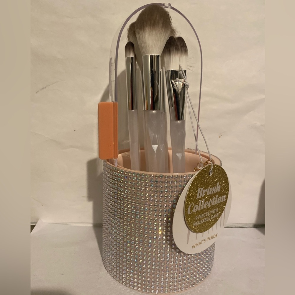 9 piece makeup brush collection in covered storage case Essential Brush Set NEW